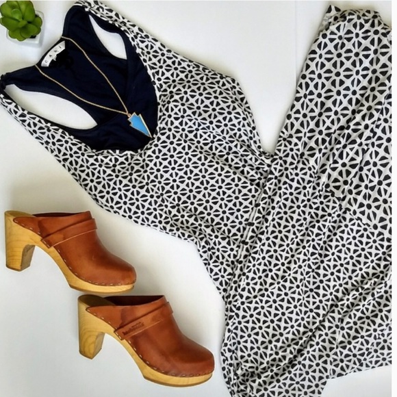 CAbi Dresses & Skirts - Cabi Twist Back Navy White Geometric Maxi Dress